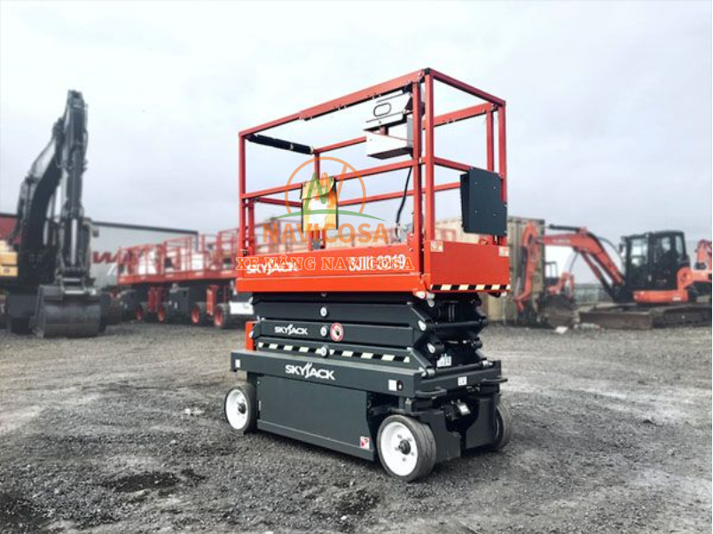 Hoc va thi chung chi xe nang nguoi o dau