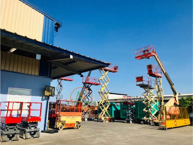 Hoc va thi chung chi xe nang nguoi o dau