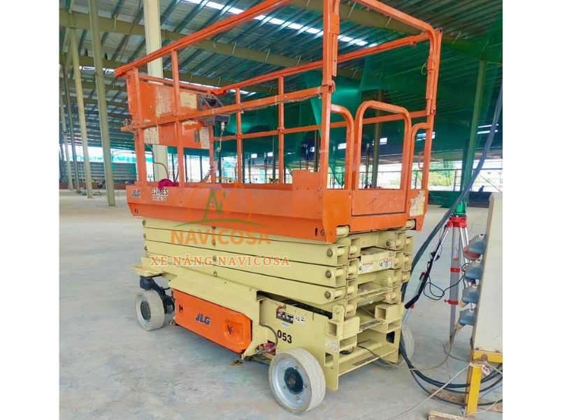 xe nang nguoi cat keo