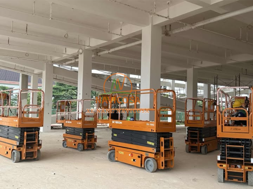 Phan tich chi tiet chi phi khi THUE xe nang nguoi