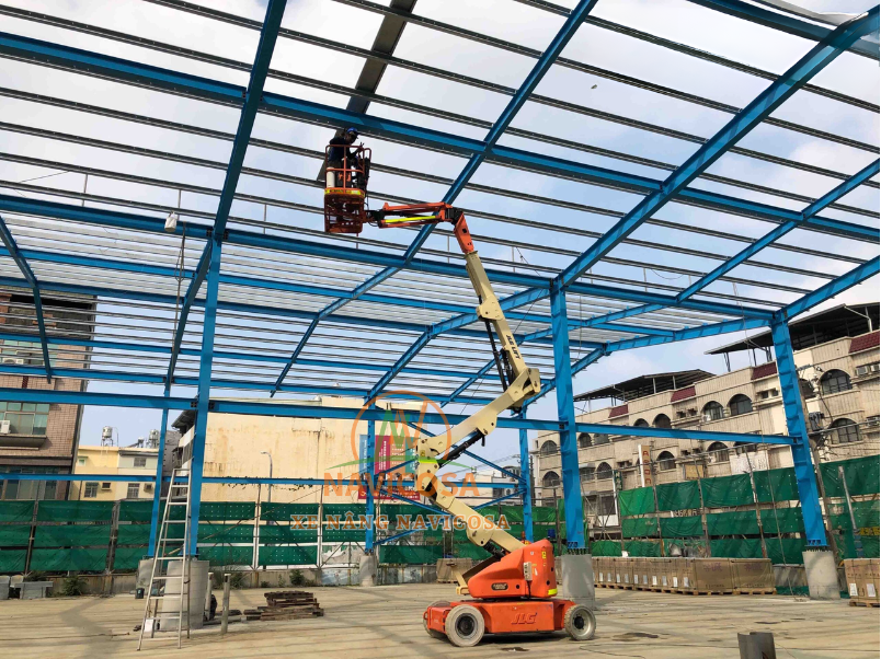 So sanh chi phi van hanh xe nang nguoi dien so voi dau