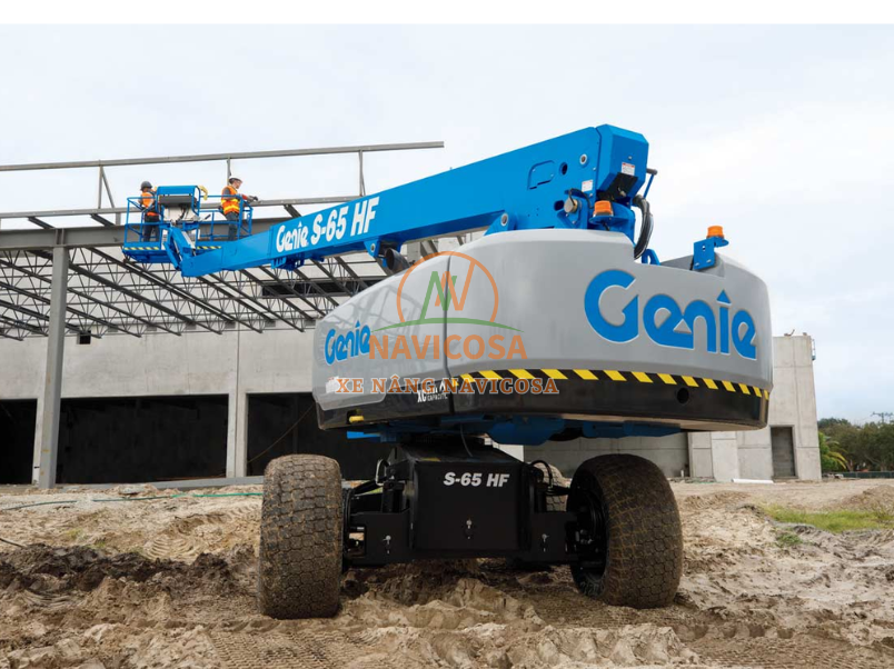 Trong khi van hanh xe nang nguoi