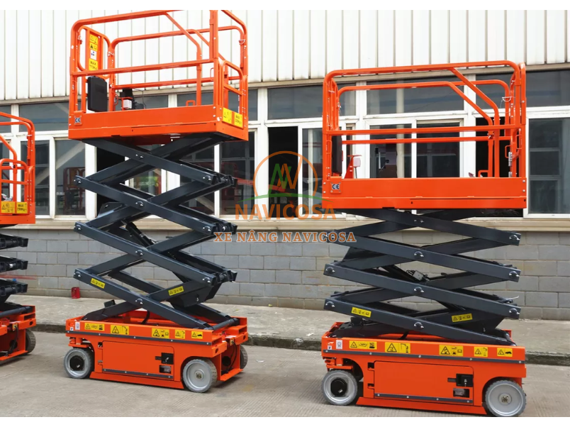 Xe nang nguoi cat keo dien (Electric Scissor Lift)