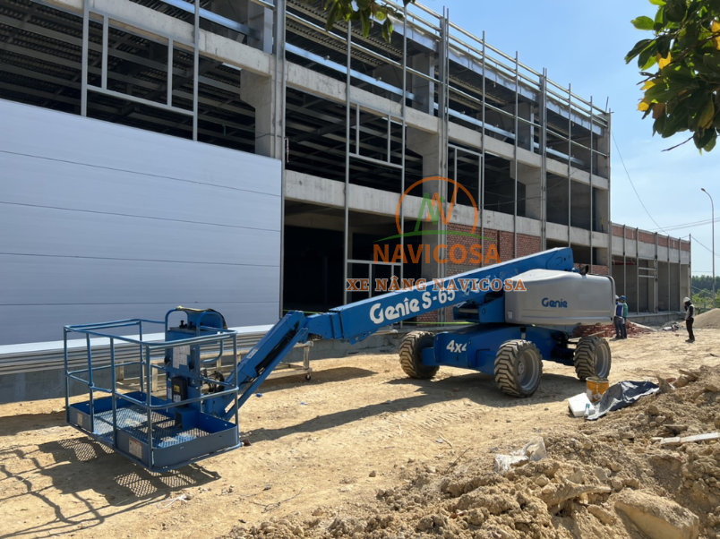 phan loai xe nang nguoi boom lift theo cau truc can