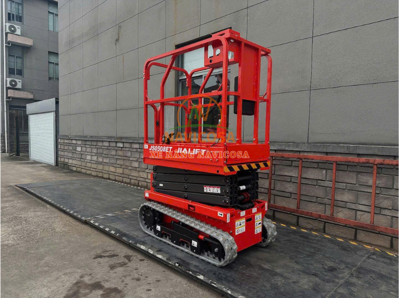 xe nang nguoi banh xich