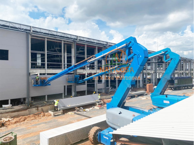 xe nang nguoi boom lift dien