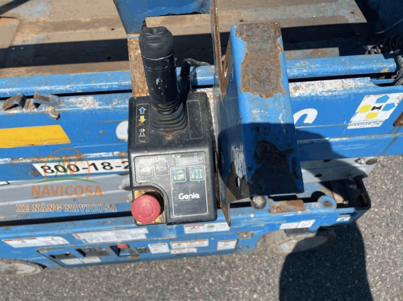 Bao loi tilt alarm tren xe nang nguoi do sai lech goc doc