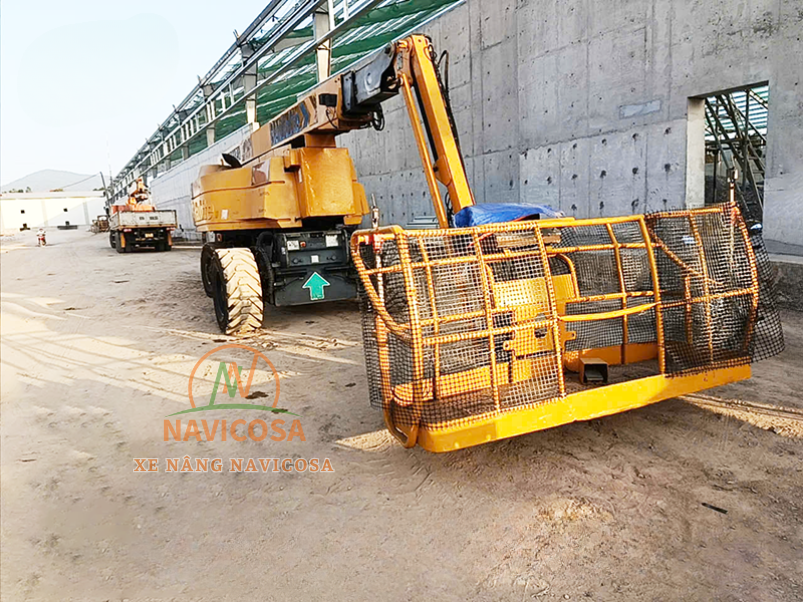 Dich vu cho thue xe nang nguoi thi cong M&E tai Navicosa