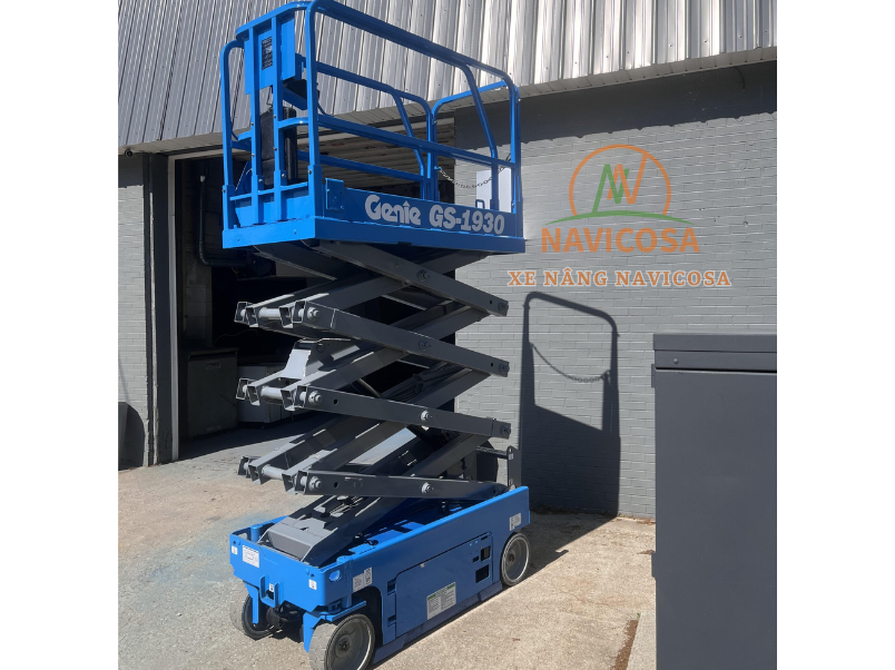 Trai nghiem van hanh tai hien truong xe Genie GS1930 va JLG 1930ES