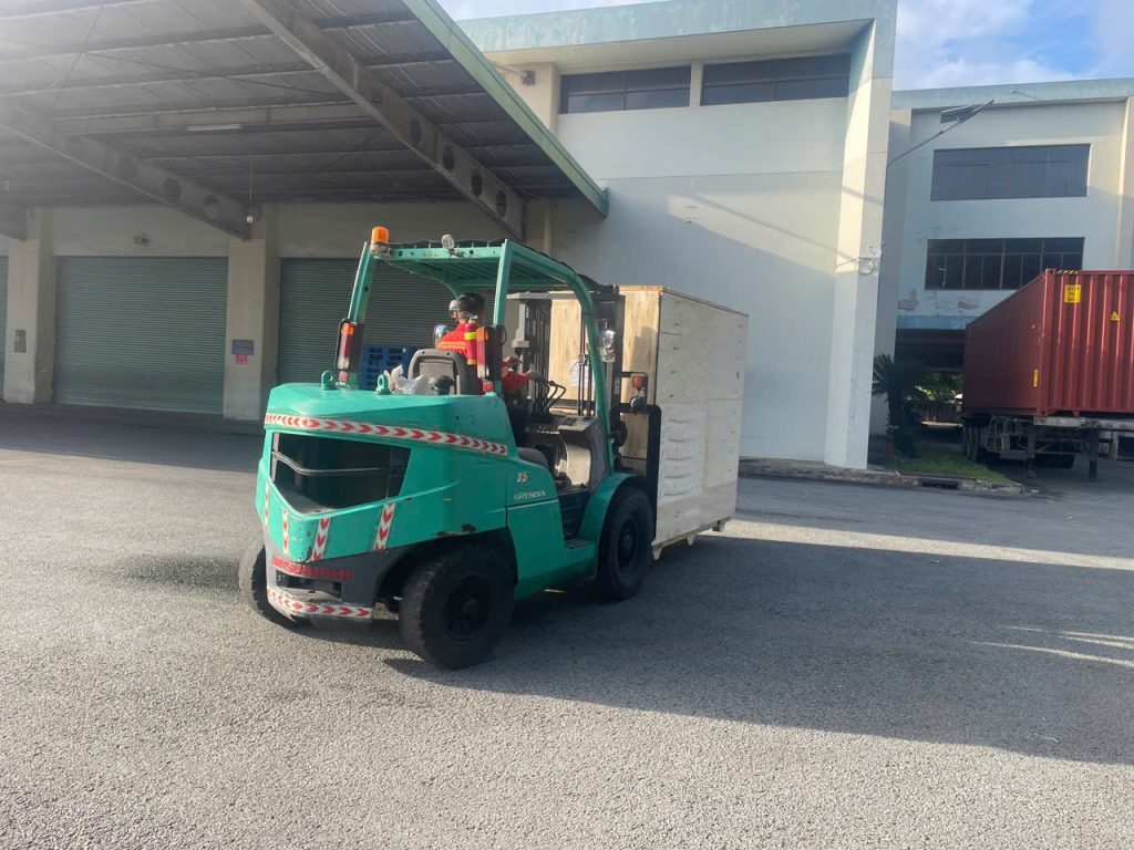 Xe nang nang hang Pallet may moc